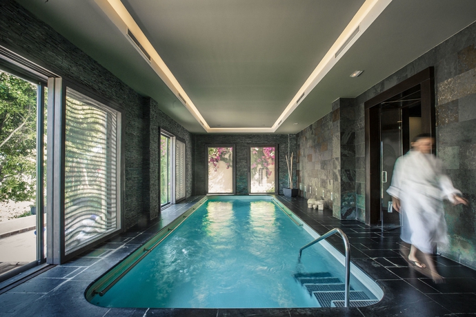 Imagen de la piscina del Hotel El Rodat Hotel Village Spa. Foto 13