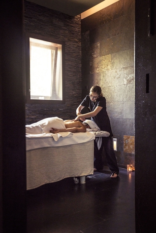 Imagen de la piscina del Hotel El Rodat Hotel Village Spa. Foto 15