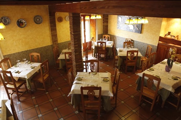 Imagen del bar/restaurante del Hotel El Rullo. Foto 4