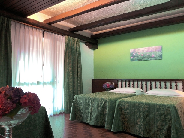 Imagen de la habitación del Hotel El Rustego. Foto 16