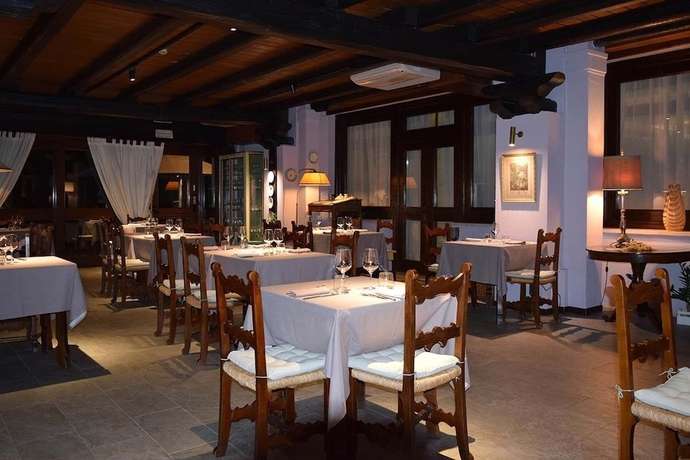 Imagen del bar/restaurante del Hotel El Rustego. Foto 8