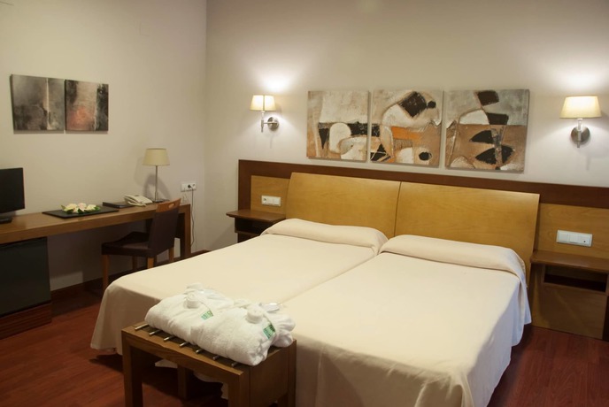 Imagen de la habitación del Hotel El Salugral Termal Resort. Foto 4