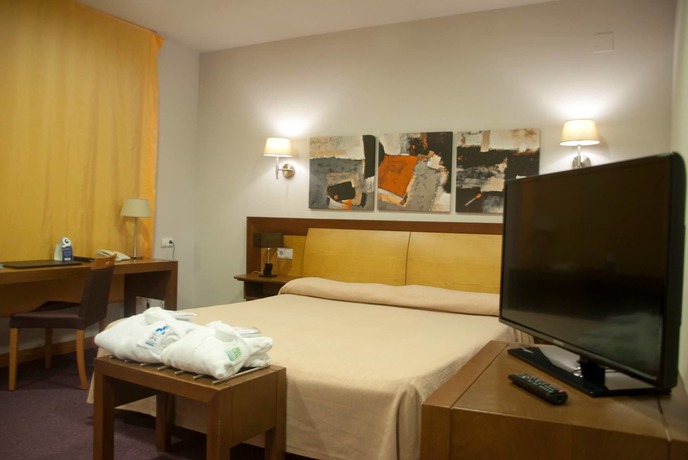 Imagen de la habitación del Hotel El Salugral Termal Resort. Foto 5