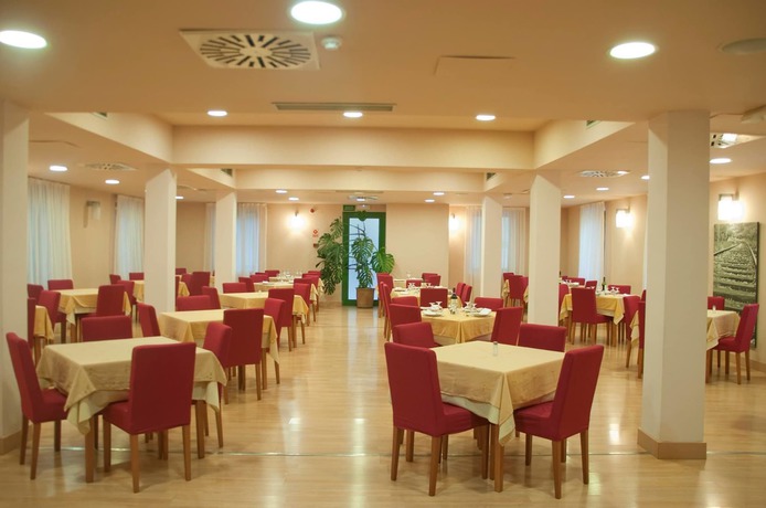 Imagen del bar/restaurante del Hotel El Salugral Termal Resort. Foto 3