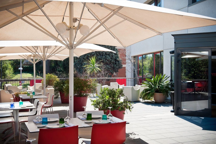 Imagen de los exteriores del Hotel El Sant Cugat. Foto 14