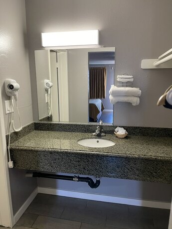 Imagen de la habitación del Hotel El Segundo Inn. Foto 12