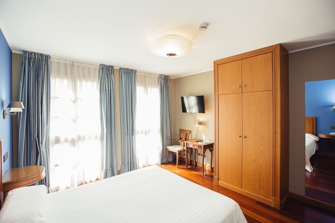 Imagen de la habitación del Hotel El Sella. Foto 7