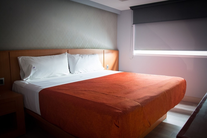 Imagen de la habitación del Hotel El Senador. Foto 2