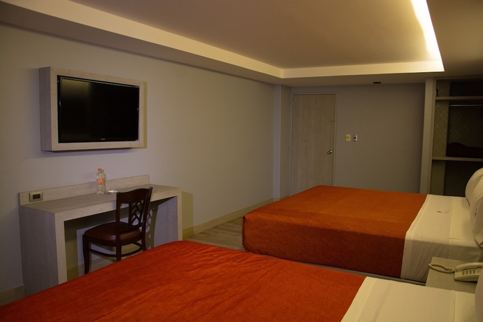 Imagen de la habitación del Hotel El Senador. Foto 5