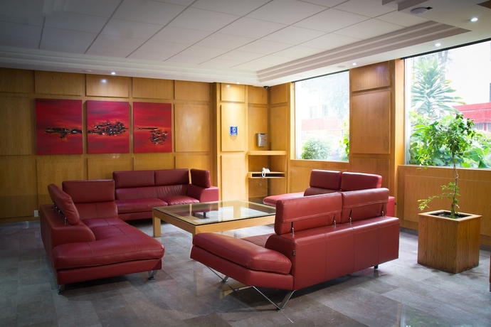 Imagen de los interiores del Hotel El Senador. Foto 19