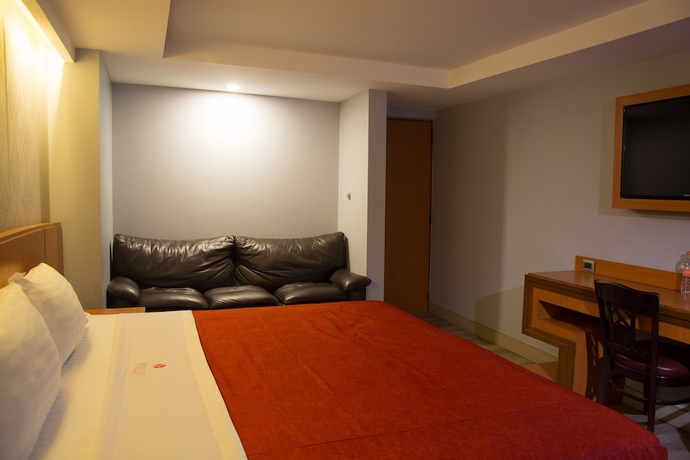 Imagen de la habitación del Hotel El Senador. Foto 11