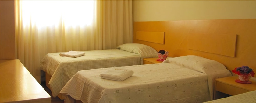 Imagen de la habitación del Hotel El Shadai Park. Foto 6