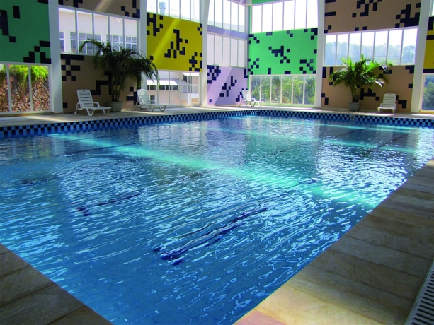 Imagen de la piscina del Hotel El Shadai Park. Foto 18