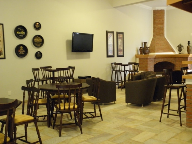 Imagen del bar/restaurante del Hotel El Shadai Park. Foto 3