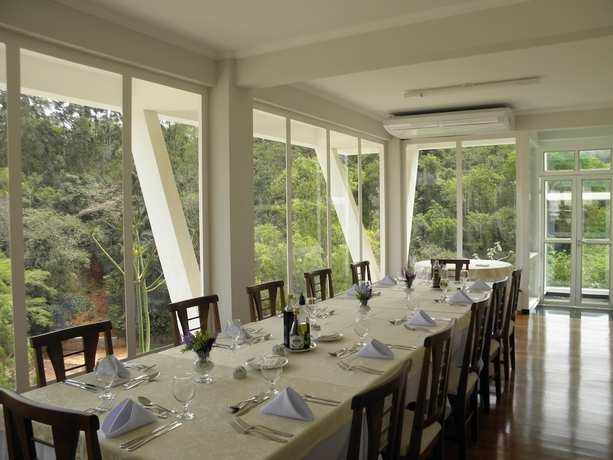 Imagen del bar/restaurante del Hotel El Shadai Park. Foto 5