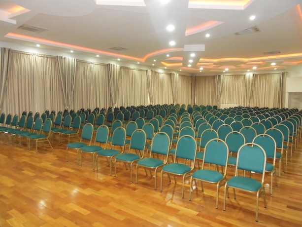 Imagen de los interiores del Hotel El Shadai Park. Foto 17