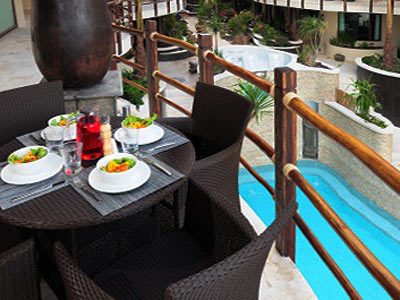 Imagen del bar/restaurante del Hotel El Taj Oceanfront and Beachside Condo. Foto 3