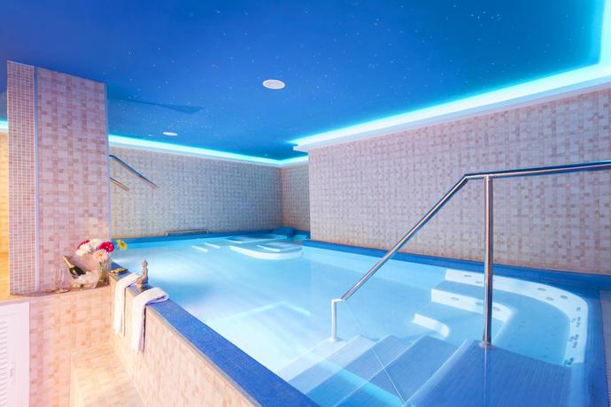 Imagen de la piscina del Hotel El Tajo and Spa. Foto 21