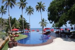 Imagen de la piscina del Hotel El Tamarindo Beach & Golf Resort. Foto 9