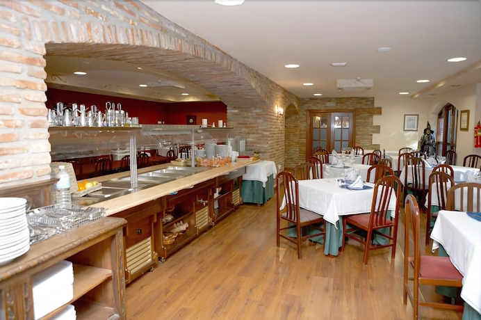 Imagen del bar/restaurante del Hotel El Tejo. Foto 7