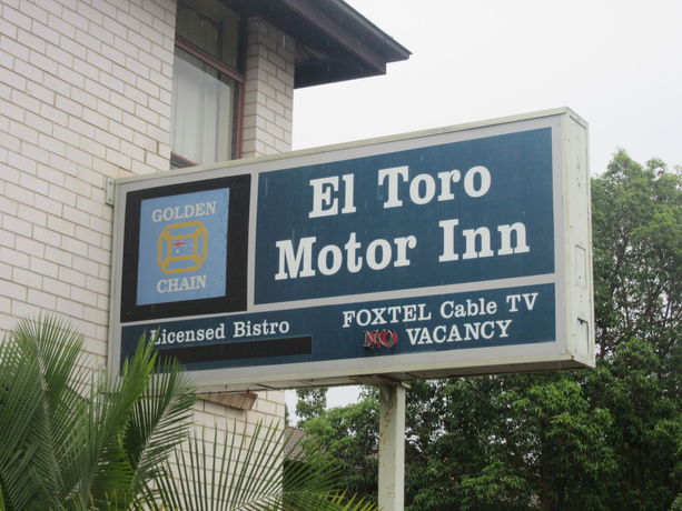 Imagen de los exteriores del Hotel El Toro Motel. Foto 12
