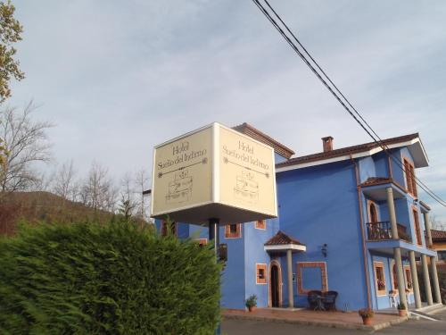 Imagen de los exteriores del Hotel El Trasgu. Foto 6