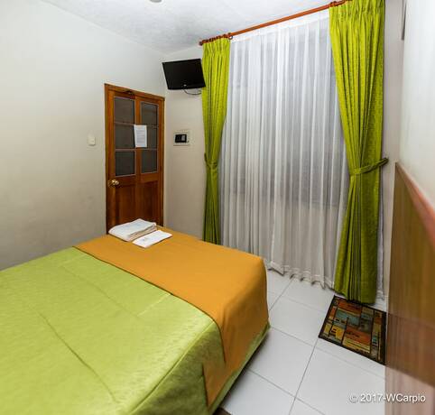 Imagen de la habitación del Hotel El Turista. Foto 13
