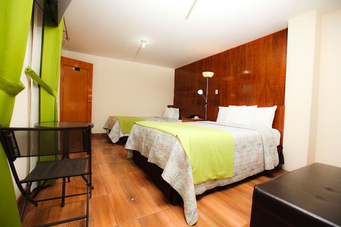 Imagen de la habitación del Hotel El Turista. Foto 19