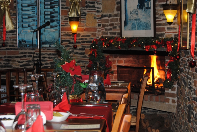 Imagen del bar/restaurante del Hotel El Vino Suites - Special Class. Foto 3