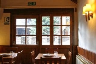 Imagen del bar/restaurante del Hotel El Xalet. Foto 2