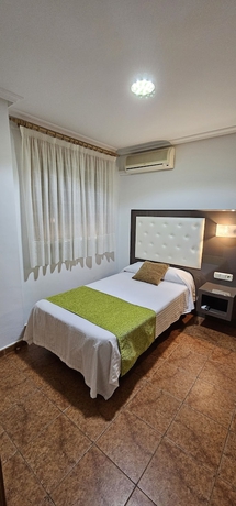 Imagen de la habitación del Hotel El jard&iacute;n de las eras. Foto 9