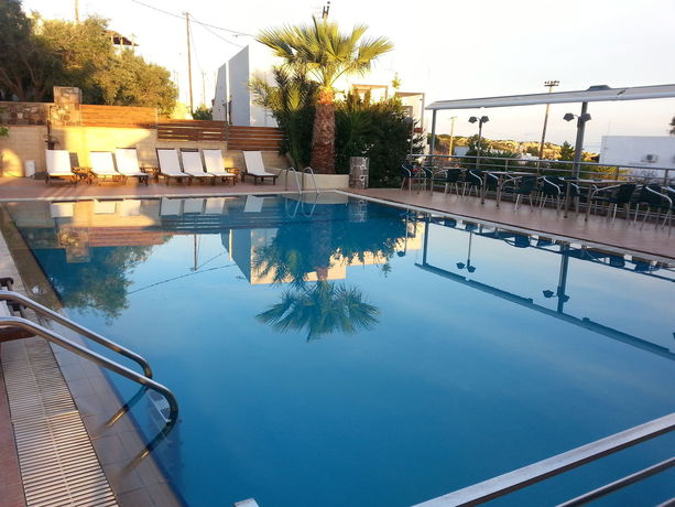 Imagen de la piscina del Hotel Ela Mesa. Foto 10