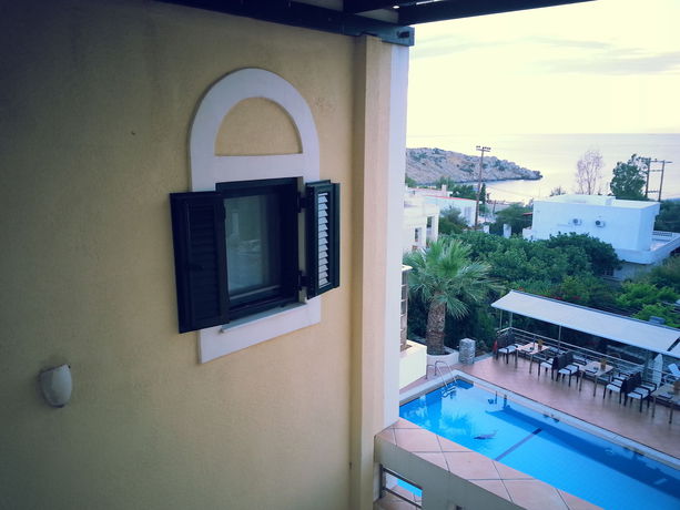 Imagen de la piscina del Hotel Ela Mesa. Foto 14