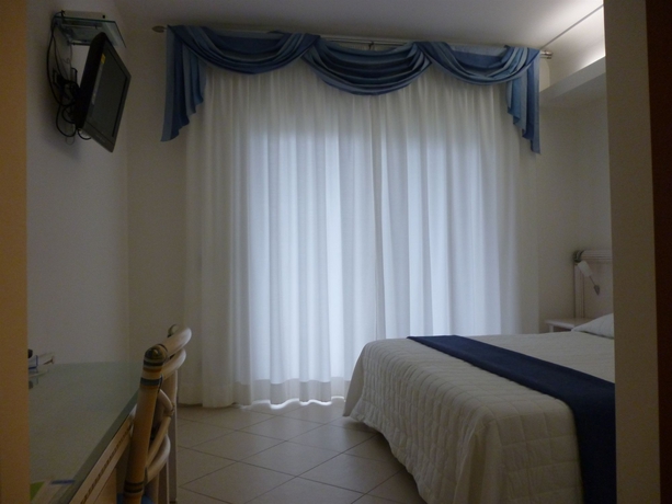 Imagen de la habitación del Hotel Elaia Garden. Foto 5