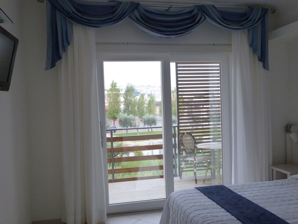 Imagen de la habitación del Hotel Elaia Garden. Foto 6