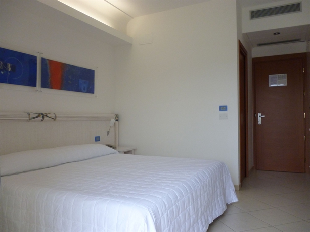 Imagen de la habitación del Hotel Elaia Garden. Foto 11