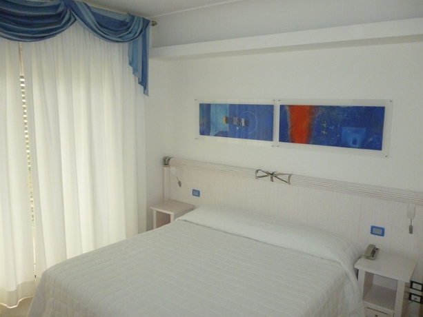 Imagen de la habitación del Hotel Elaia Garden. Foto 15