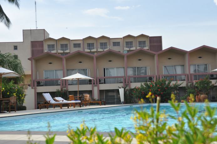 Imagen de la piscina del Hotel Elais. Foto 18