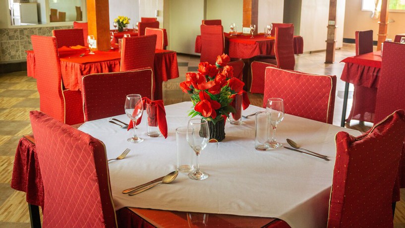 Imagen del bar/restaurante del Hotel Elanacha, ARUSHA. Foto 2