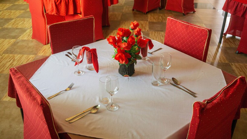 Imagen del bar/restaurante del Hotel Elanacha, ARUSHA. Foto 4