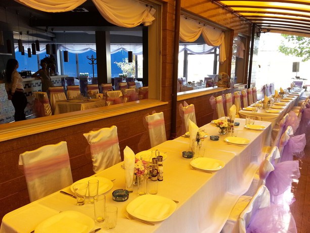 Imagen del bar/restaurante del Hotel Elate Plaza Business. Foto 6