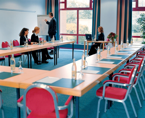 Imagen de los interiores del Hotel Elaya Frankfurt Oberursel. Foto 11