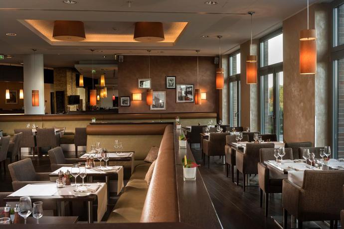 Imagen del bar/restaurante del Hotel Elaya Hotel Hamburg Finkenwerder. Foto 2