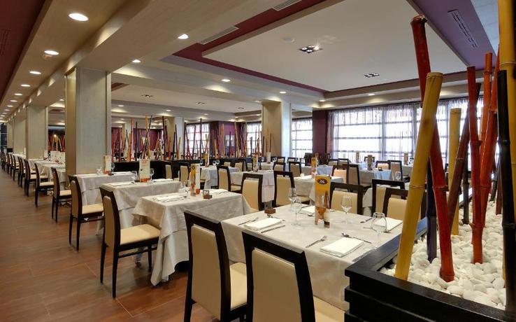 Imagen del bar/restaurante del Hotel Elba Carlota Beach & Golf Resort. Foto 3