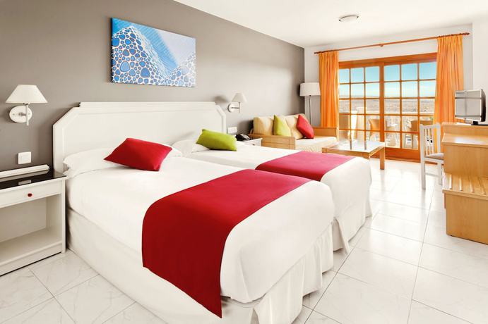 Imagen de la habitación del Hotel Elba Castillo San Jorge & Antigua Suite Hotel. Foto 15