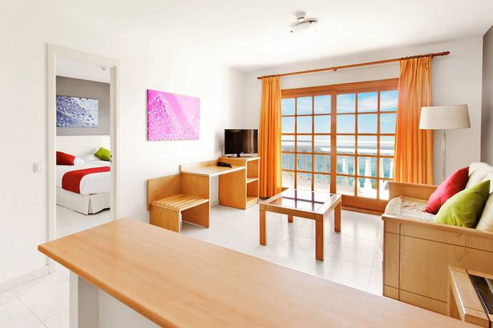 Imagen de la habitación del Hotel Elba Castillo San Jorge & Antigua Suite Hotel. Foto 17