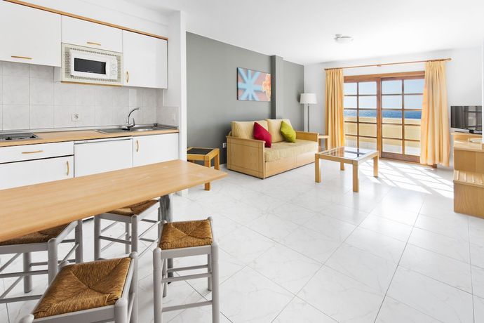 Imagen de la habitación del Hotel Elba Castillo San Jorge & Antigua Suite Hotel. Foto 18