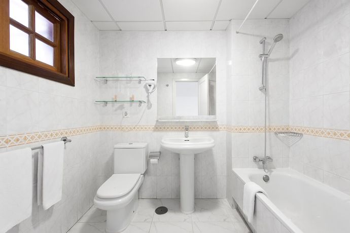 Imagen de la habitación del Hotel Elba Castillo San Jorge & Antigua Suite Hotel. Foto 19