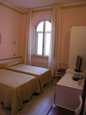 Imagen de la habitación del Hotel Elba. Foto 5