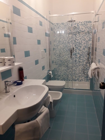 Imagen de la habitación del Hotel Elba. Foto 11